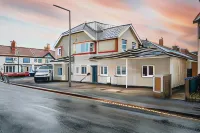 Beach Apartment - 2 Bedrooms Free WiFi Parking Hotels near Cleveleys Front