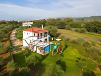 Kournas-Sleeps8-Parking-Garden-Pool-Petfriendly