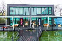 Maple House Hotels in Yilan