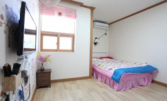 Samcheok Yonghwa Beach Pension