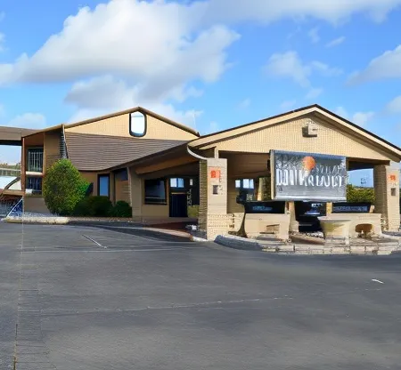 Hill Country Inn and Suite