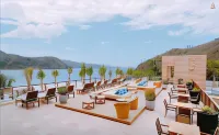 Luxurious Family Room Pico de Loro 나숙부 호텔