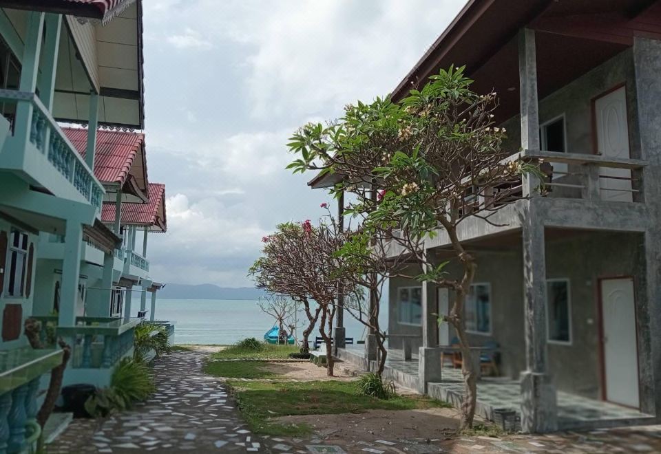 차룽 바이 더 씨 해변