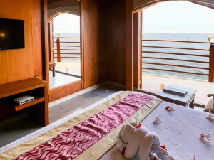 Poovar Island Resort