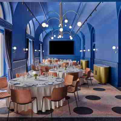 W Budapest Dining/Meeting Rooms