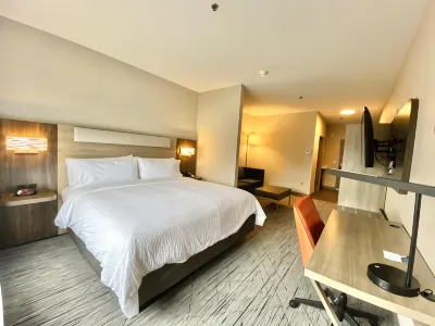 Holiday Inn Express & Suites Elyria Hotels in Oberlin