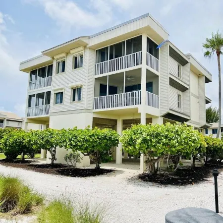Luxury Gulf View Condo + Steps to the Beach