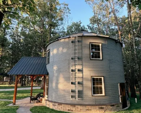 The Grainery is a cozy farm stay, nestled in the Ozark hills Hotels in Webster County