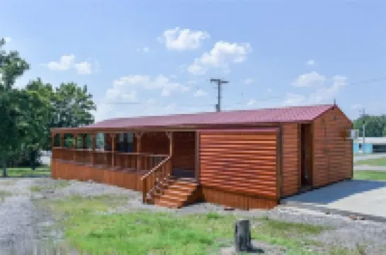 Chicken Creek Cabin, 1 mile from Chicken Creek Boat Ramp.