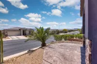 Beautiful 3-bed professionally appointed golf sport & desert recreation getaway.