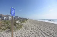 Classic Beach Cottage on Oceanside of Wrightsville Beach -Lower Level