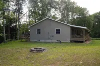 3 Bedroom home with rear deck and covered front porch. Hotels in Delaware County