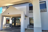 Days Inn & Suites by Wyndham New Iberia Các khách sạn gần Bayou Teche Museum