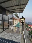 Sangam by Stotrak, Jhula Ghar Mussoorie - con vistas a la montaña