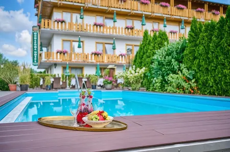 Hotel Restaurant Zum Goldenen Anker Mit Hallenbad & Wellnessbereich Отели в г. Кюнцинг