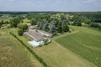 Pey la Tour - Logis Hôtels & Restaurant Hotel di Montussan