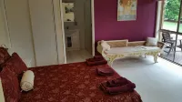 Hilltop Hideaway Các khách sạn ở Yandina
