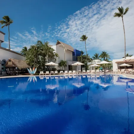 Crown Paradise Club All Inclusive