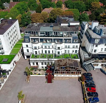 Suncliff Hotel - Oceana Collection Отели рядом с достопримечательностью «Bournemouth University Weston Library, Lansdowne Campus»