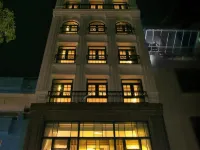 The Moon Boutique Hotel Cat Ba Hotels near Cat Ba Beach