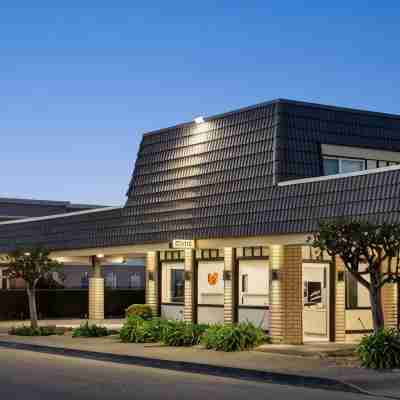 Super 8 by Wyndham Eureka Hotel Exterior