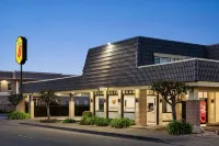 Super 8 by Wyndham Eureka - 2 estrellas