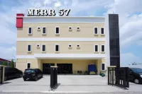 Merr 57 Hotel in zona Universitas Widya Kartika