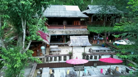 IngDoi MaeKamPong Отели рядом с достопримечательностью «Mae Kampong Waterfall»