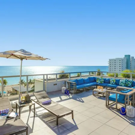 Perfect Relax-Rooftop Pool & Hot Tub - up to 6