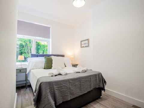 Host Stay Croydon Road Dwelling