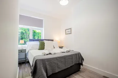 Host Stay Croydon Road Dwelling Hotels near Edenbridge & Oxted Agricultural Show