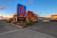 Motel 6 Fort Bragg, CA - parking