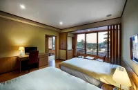 Sarusawaike Yoshidaya - balcony