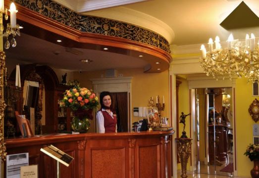 칼스바트 그란데 마돈나 아우라 팰리스