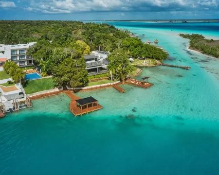 Cristalino Lagoon Front Hotel, Restaurant & Spa Hoteles en Bacalar