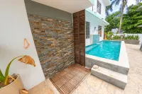 Casa Verde Hotel - Steps to the Beach, Pool, Restaurant & Bar - Pools
