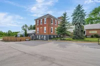 The Bloomfield Inn Hotels in Picton