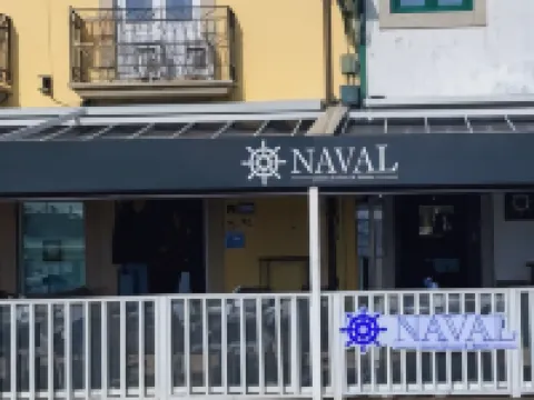 Naval Guest House Hoteles cerca de Playa Verde