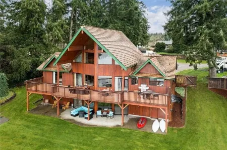 Private Lakefront Urban Oasis. Great Views. Boat, Fish, Jetski, Kayak, or Relax! Отели в г. Спанауэй