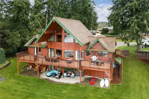 Private Lakefront Urban Oasis. Great Views. Boat, Fish, Jetski, Kayak, or Relax! Các khách sạn ở Spanaway