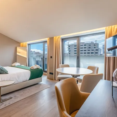 Omid Saldanha Hotel