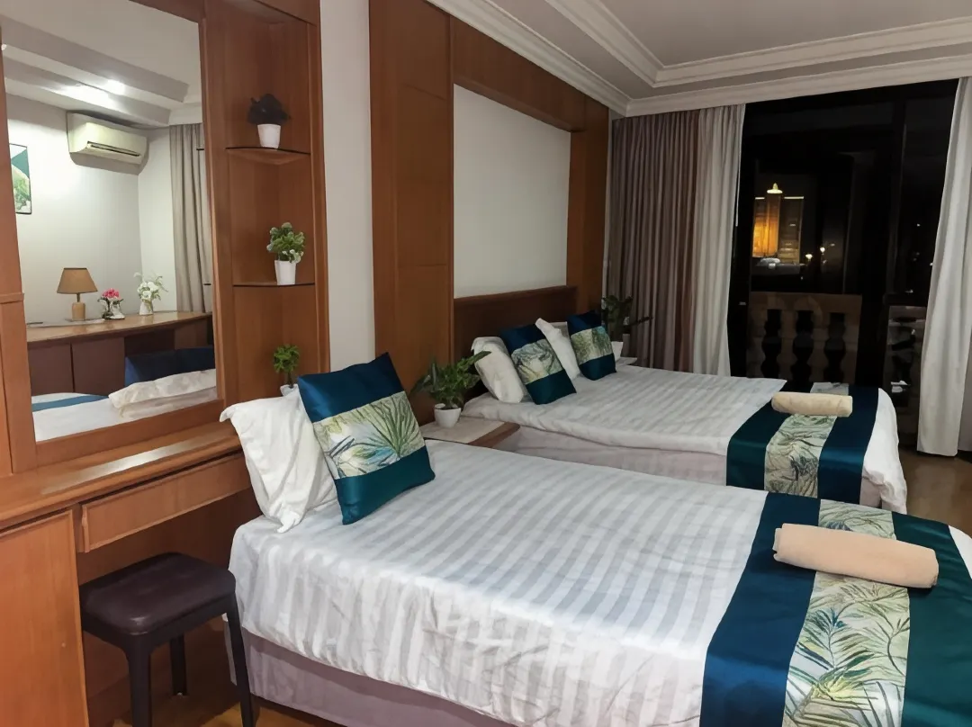 Riverbank Suites - River View Level 11, Sleeps 7 - クチン