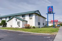 Motel 6 the Dalles, or Hotels near Walgreens Pharmacy