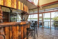 Protea Hotel Zambezi River Lodge - bar