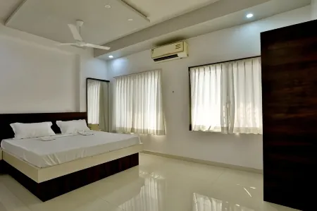 Hotel Sai Отели в г. Навсари