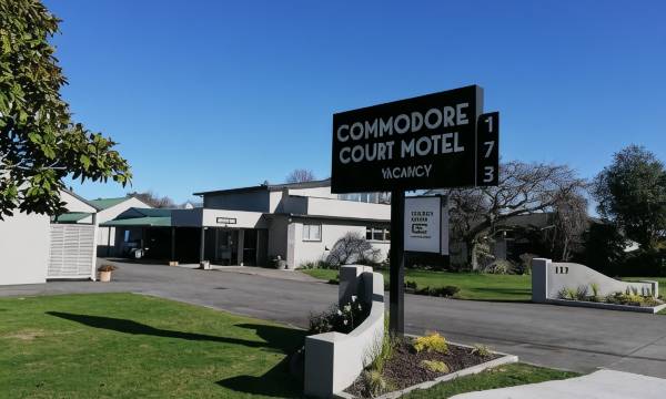 Commodore Court Motel