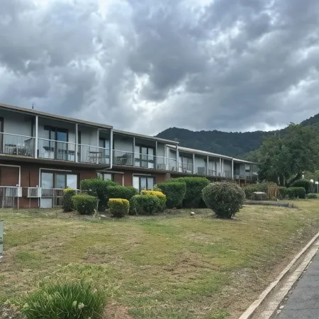 Mountain Creek Motel Bar & Restaurant Отели в г. Брайт