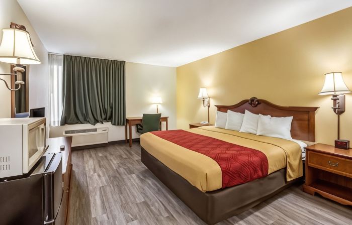 Econo Lodge Inn & Suites Fairview Heights St Louis