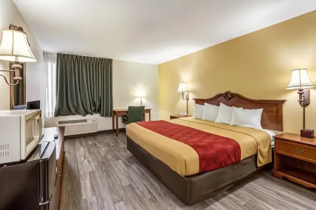 Econo Lodge Inn & Suites Fairview Heights St Louis