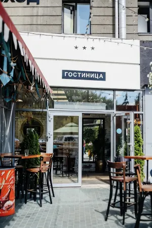 Гостиница Центральная Отели рядом с достопримечательностью «Собор Александра Невского»